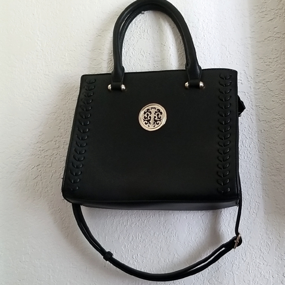 Elegant Black Handbag With Zipper Brand New